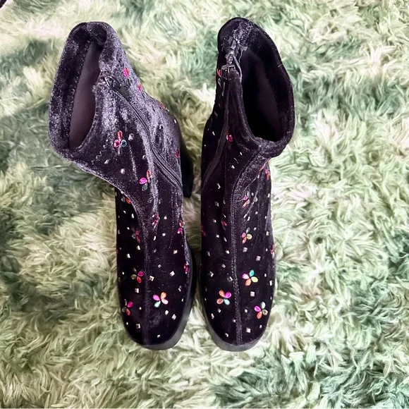 Black jeweled Betsey Johnson boots - Picture 2 of 4